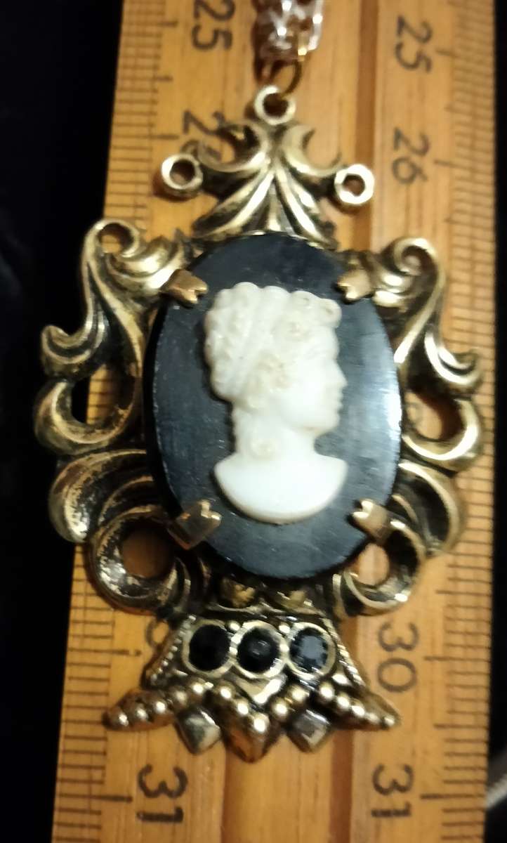 Necklace -Cameo Pendant 3 stonesFiligree  composite black Lobster clasp metal chain