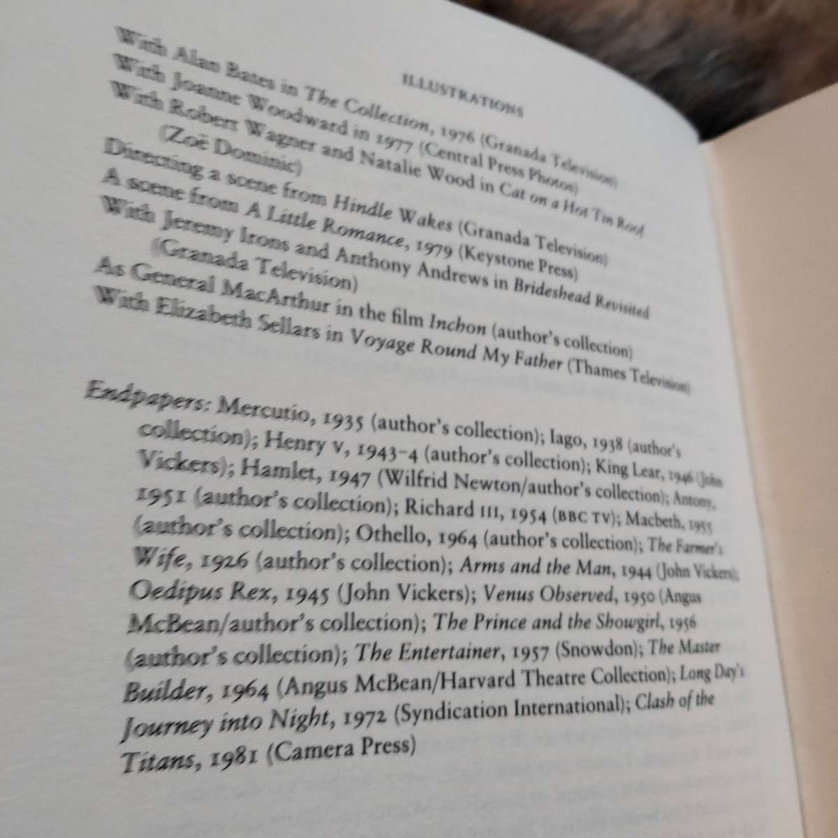 Olivier Confessions of an Actor-Hard Cover PB1982 Has lots black +white pics Pre-owned no dust cover