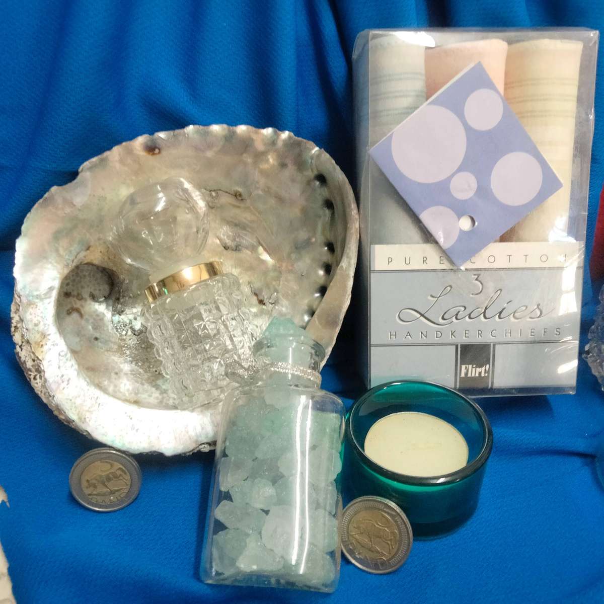 Abalone organic shell+2 glass bottles 1 full blue salt crystals+Perfume empty+stopper 3 hankies
