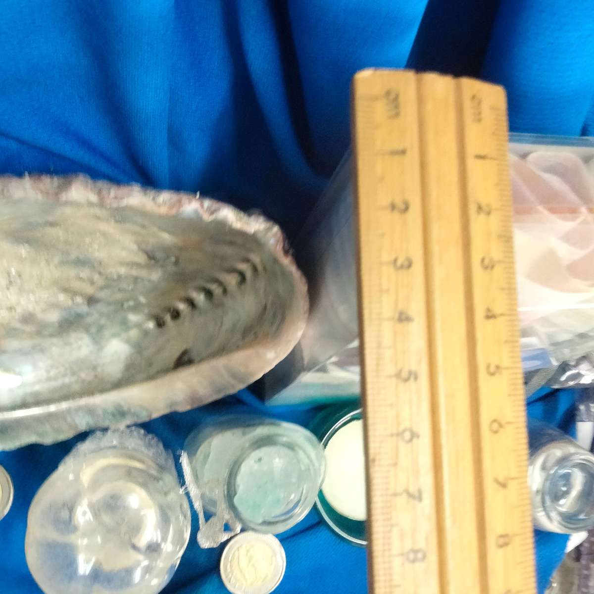 Abalone organic shell+2 glass bottles 1 full blue salt crystals+Perfume empty+stopper 3 hankies