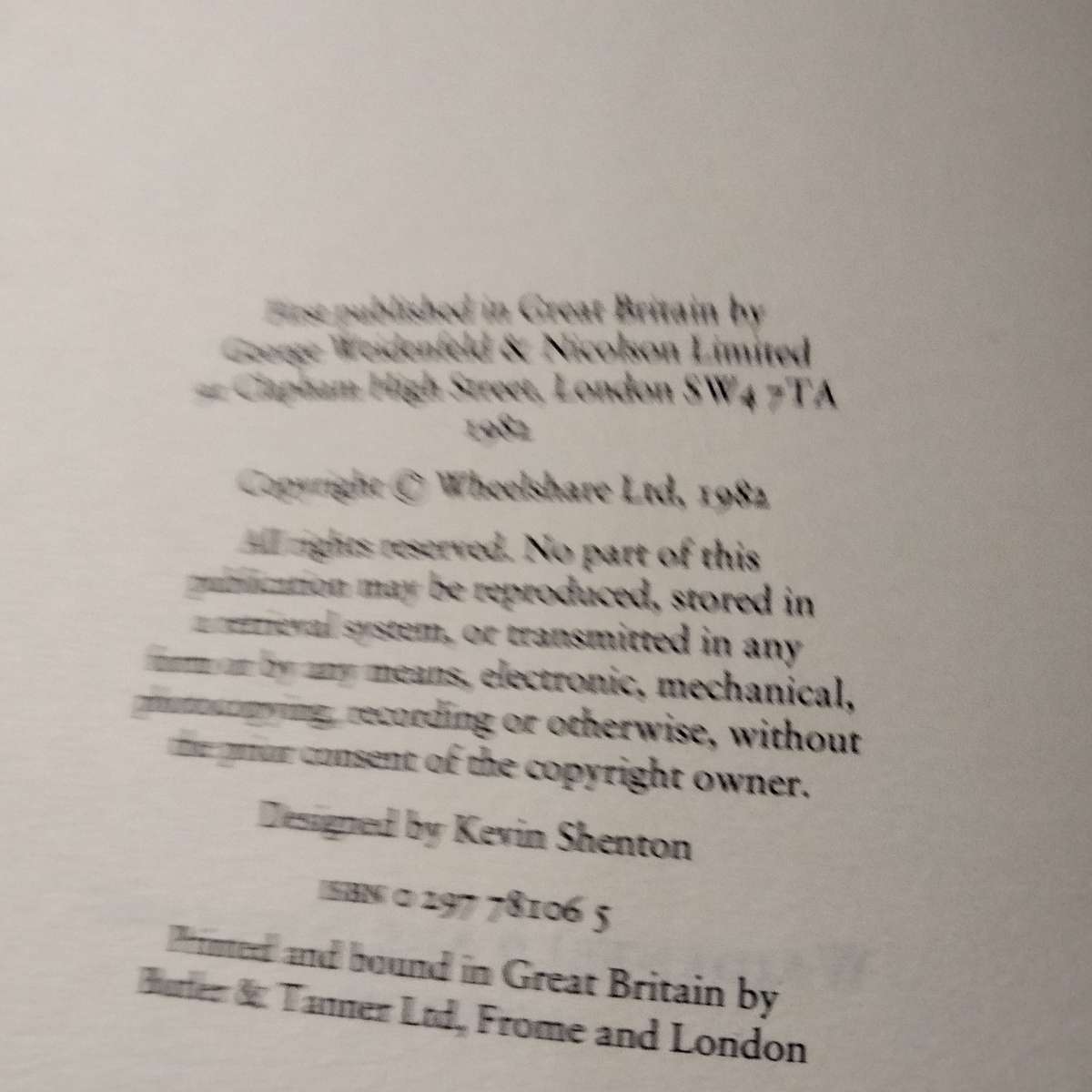 Olivier Confessions of an Actor-Hard Cover PB1982 Has lots black +white pics Pre-owned no dust cover