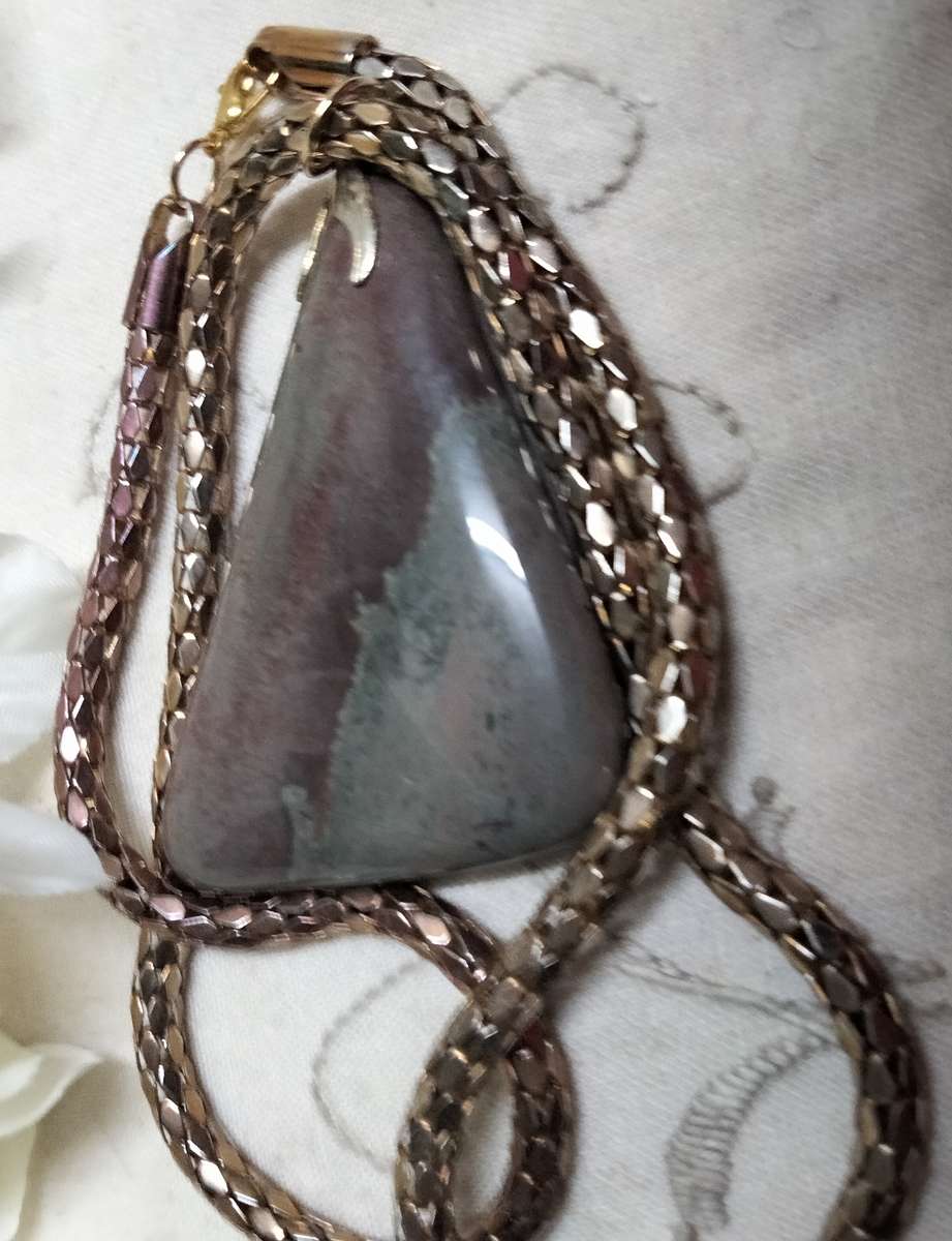 Art deco style Pendant Pinkish Semi Precious Gem Stone Gold tone Chain LOOK At My BUY NOW-NO WAITING