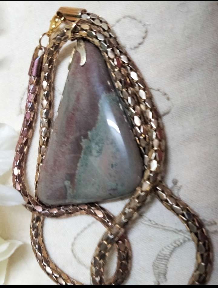 Art deco style Pendant Pinkish Semi Precious Gem Stone Gold tone Chain LOOK At My BUY NOW-NO WAITING