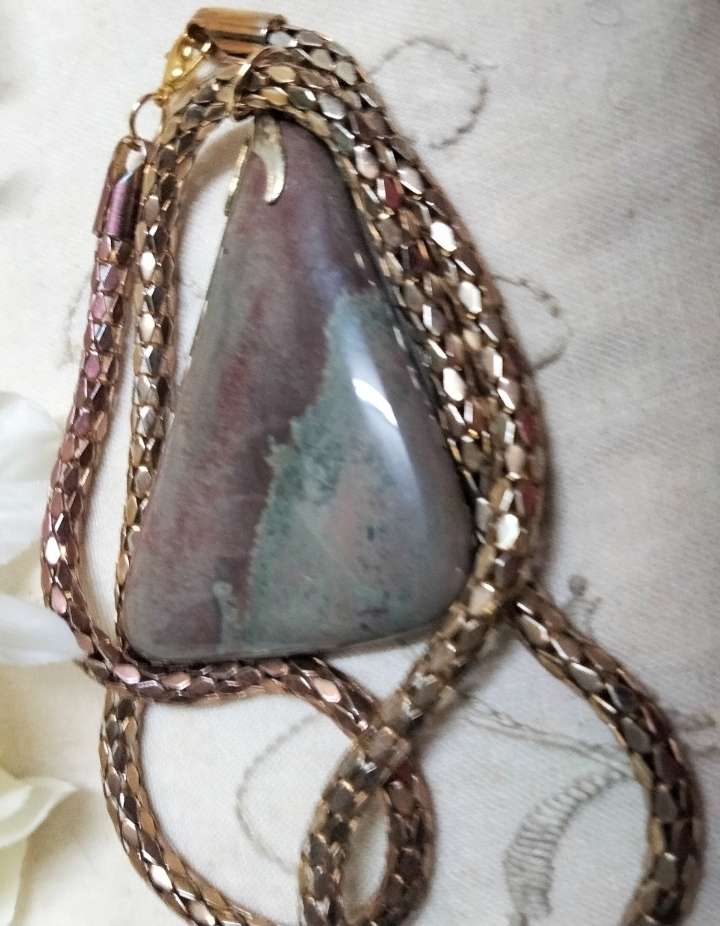 Art deco style Pendant Pinkish Semi Precious Gem Stone Gold tone Chain LOOK At My BUY NOW-NO WAITING