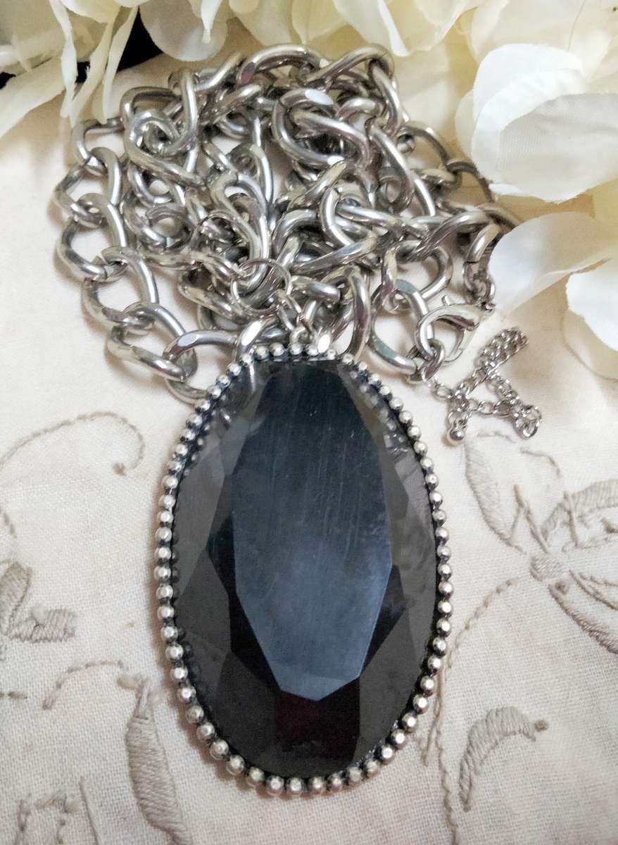 NECKLACE- STUNNING -LARGE black PENDANT studded silver tone synthetic + Chain Chunky SILVER tone