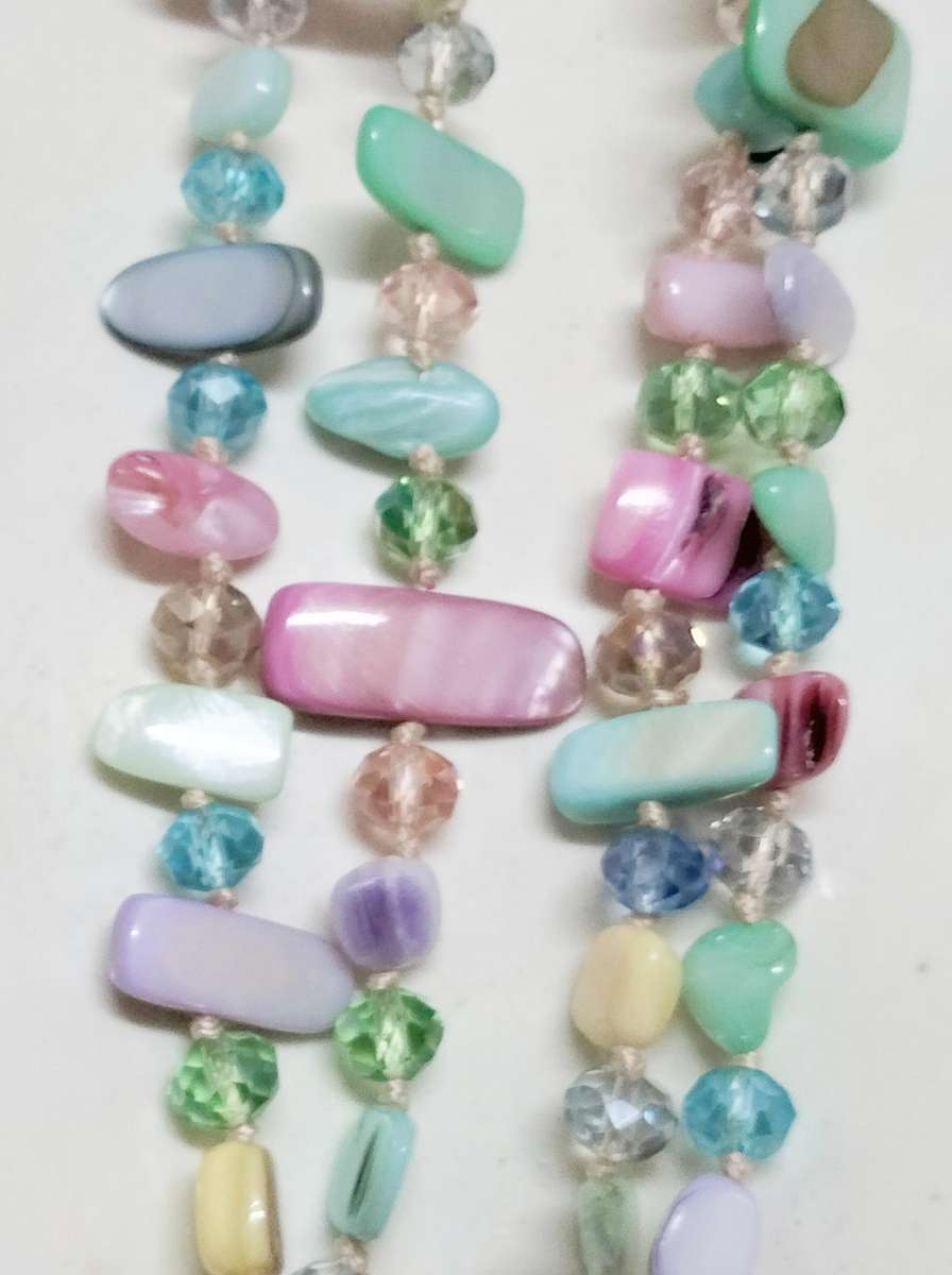 Necklace Genuine Mother of Pearl+ crystals cut glass Pastel shades hand knott between each bead