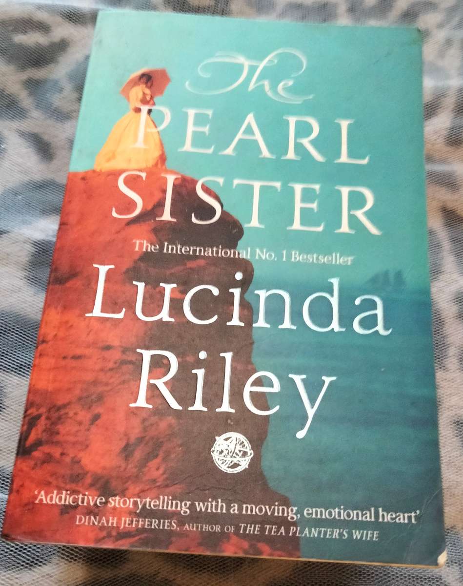 Lucinder Riley-4 booksMISSING Sister,MOON Sister,SHADOW Sister PEARLSisterSERIES Pre-owned Softcover