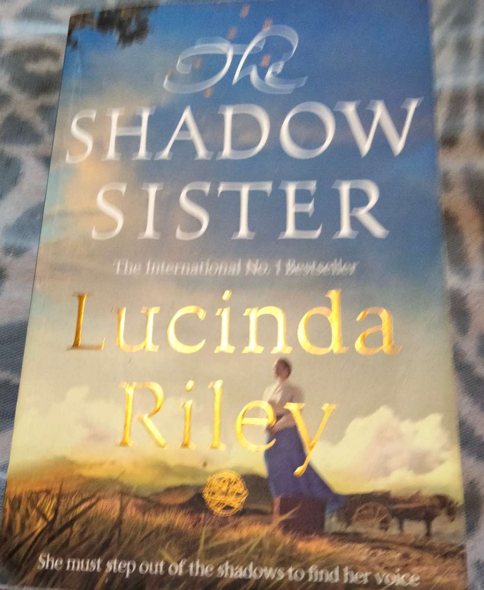 Lucinder Riley-4 booksMISSING Sister,MOON Sister,SHADOW Sister PEARLSisterSERIES Pre-owned Softcover