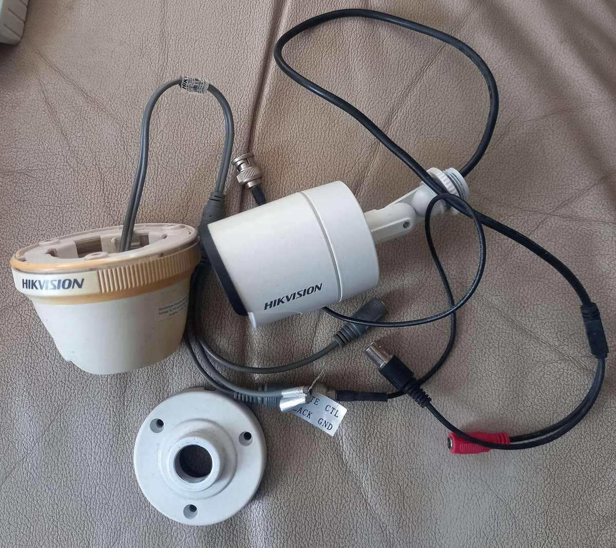 Hikvision camera s x 2