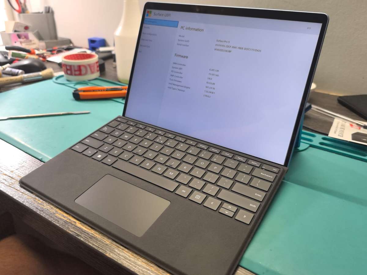 Microsoft Surface Pro 9 + Keyboard + Pen