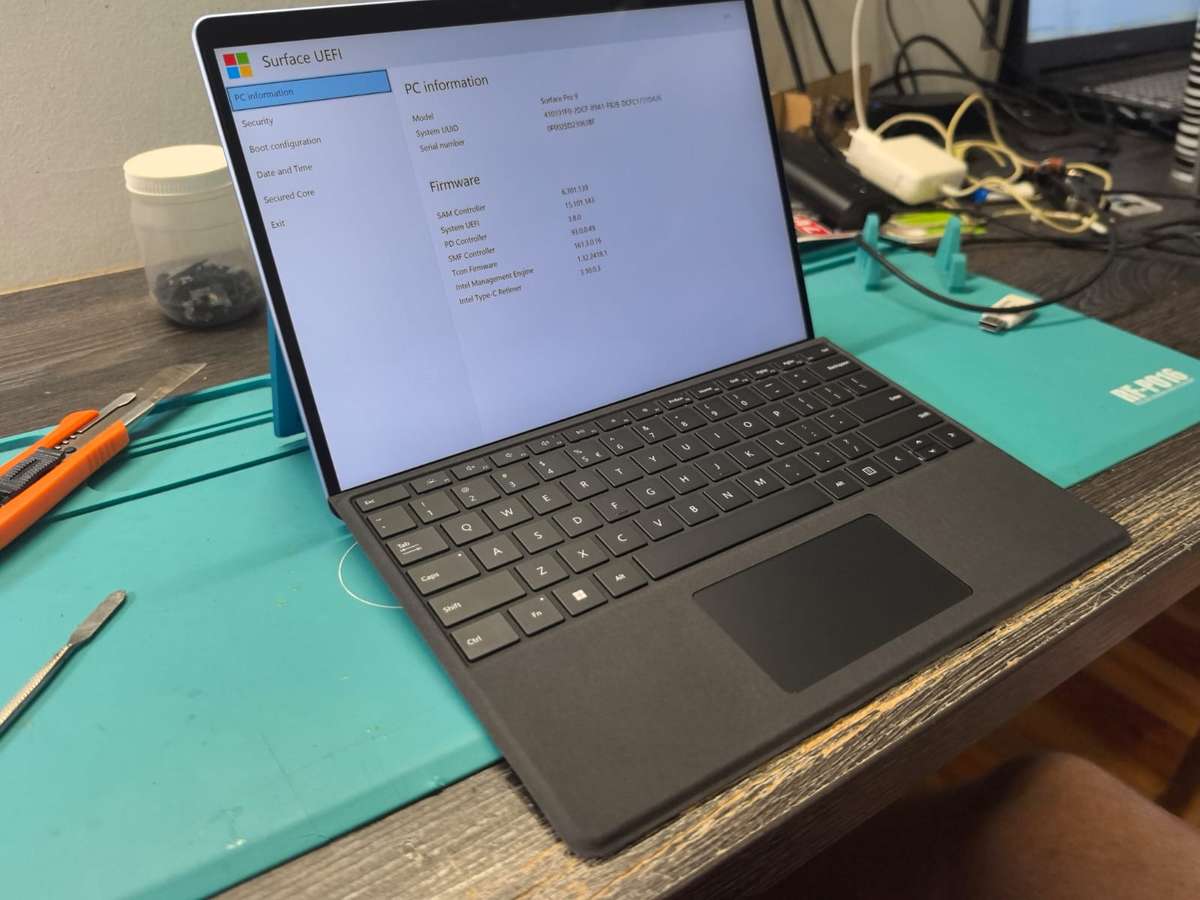Microsoft Surface Pro 9 + Keyboard + Pen