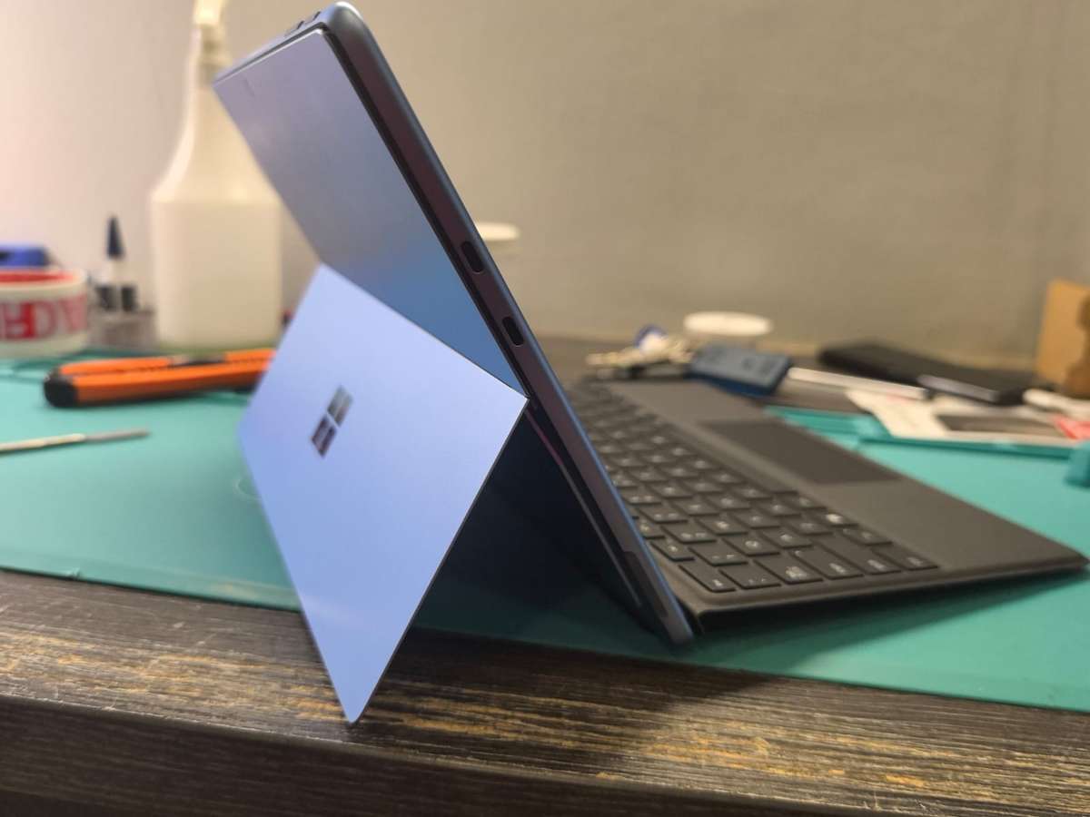Microsoft Surface Pro 9 + Keyboard + Pen
