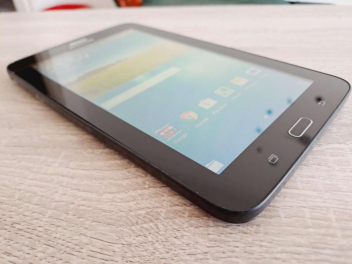 APPLE IPAD MINI 16GB - WIFI - WHITE + Samsung Tab 3 Lite - 3g