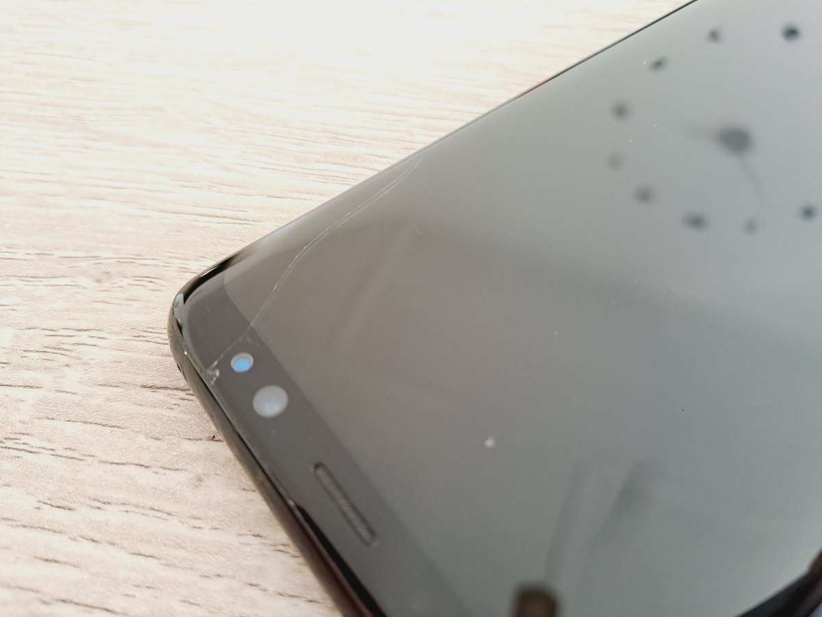 Samsung S8 - 64GB - Midnight Black - Small crack on screen