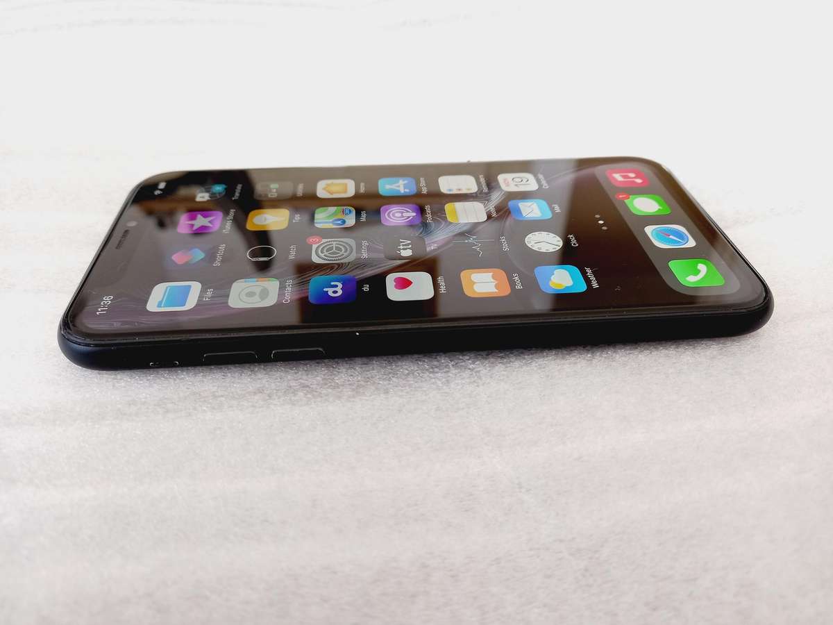 APPLE IPHONE XR - BLACK - 64GB - ICLOUD LOCKED - Selling for spares