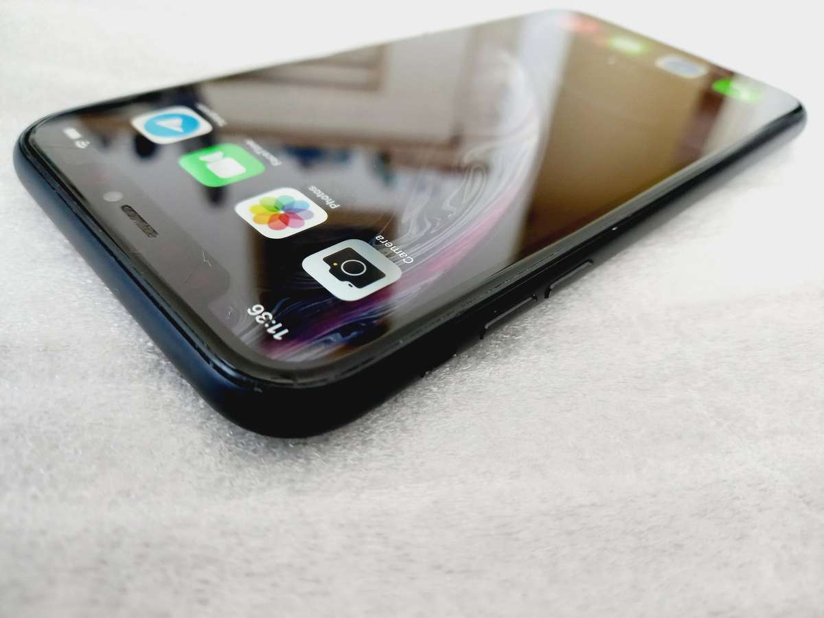 APPLE IPHONE XR - BLACK - 64GB - ICLOUD LOCKED - Selling for spares