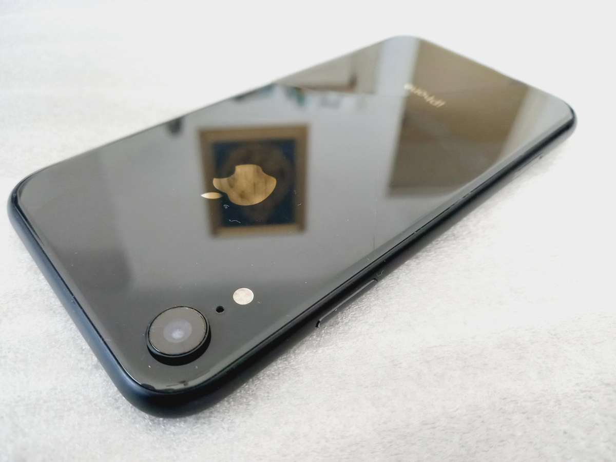 APPLE IPHONE XR - BLACK - 64GB - ICLOUD LOCKED - Selling for spares