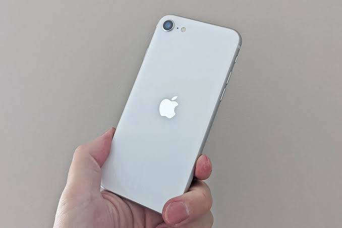 APPLE IPHONE SE 2020 - SILVER - 64GB