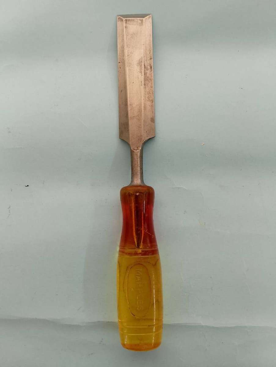 Marples - Chisel 32 mm Bevel edged chisel very fine condition .