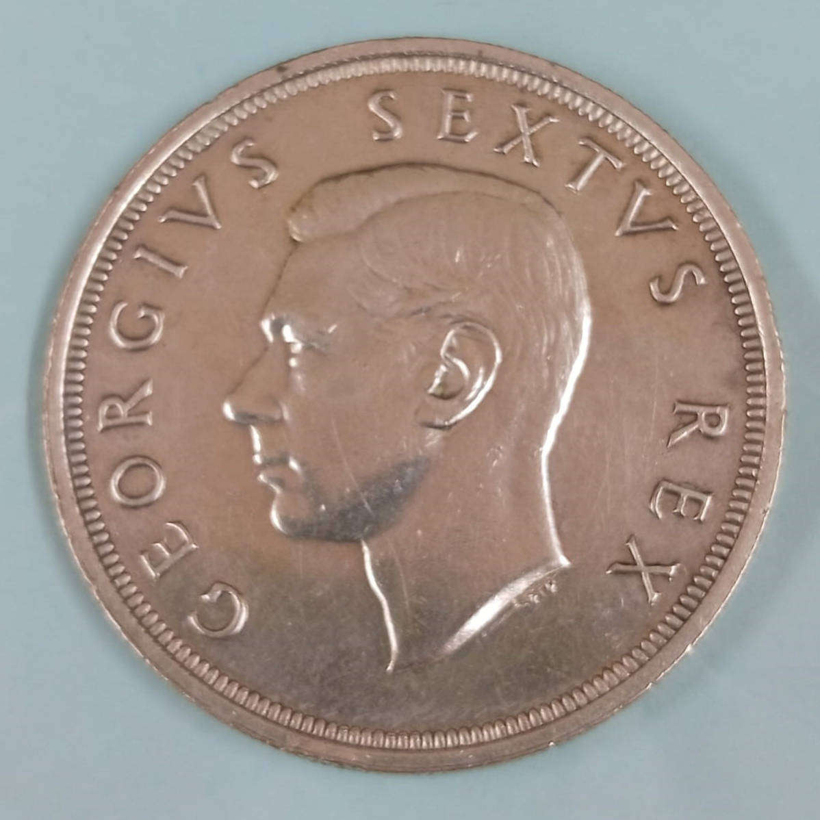 South Africa - 1952  - 5s silver crown clean condition good appearance . Q5090 .