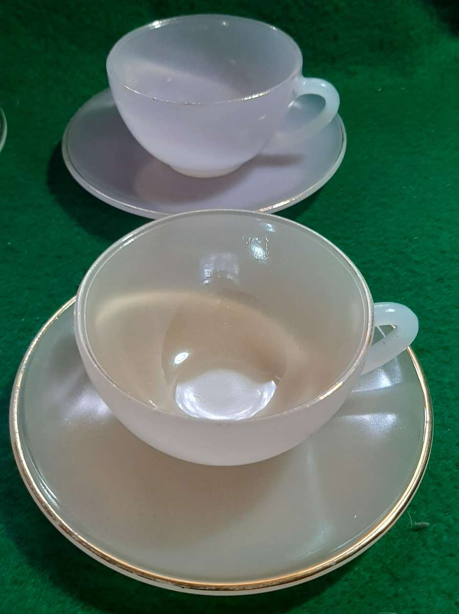SET OF SIX VINTAGE ARCOPAL FRANCE CUPS AND SAUCERS