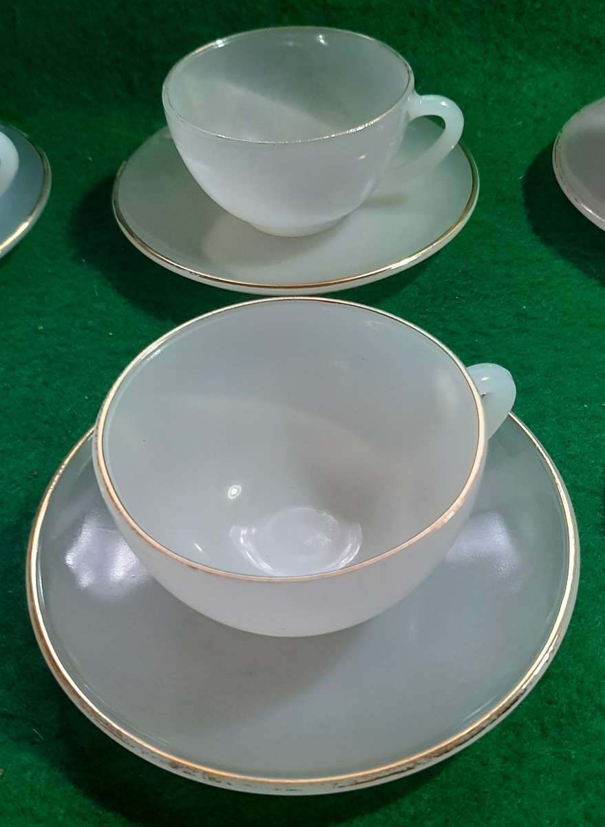 SET OF SIX VINTAGE ARCOPAL FRANCE CUPS AND SAUCERS