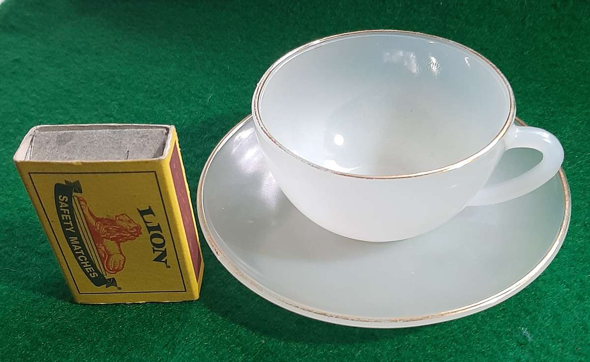 SET OF SIX VINTAGE ARCOPAL FRANCE CUPS AND SAUCERS