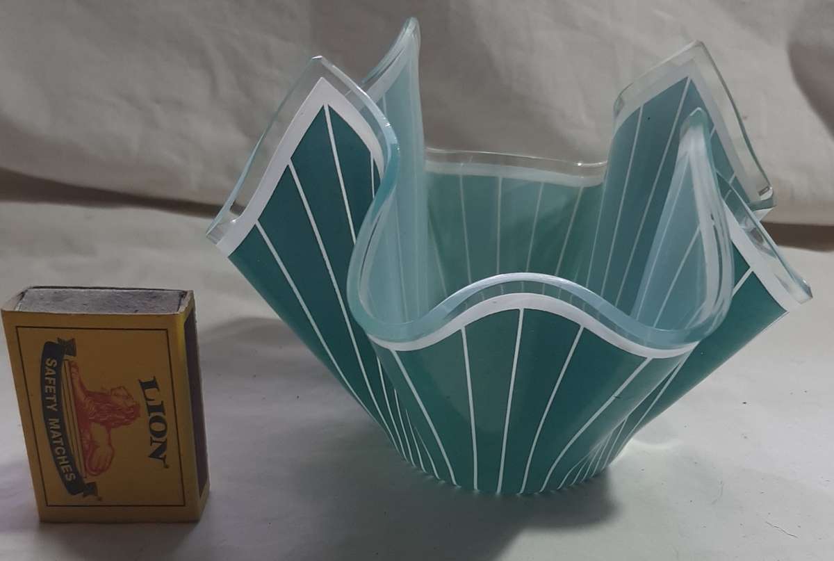 VINTAGE 1960S GLASS HANDKERCHIEF SHAPED POSY VASE BY CHANCE BROTHERS