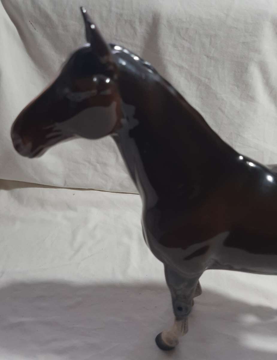 LARGE BESWICK HORSE FIGURINE THE WINNER NO 2421