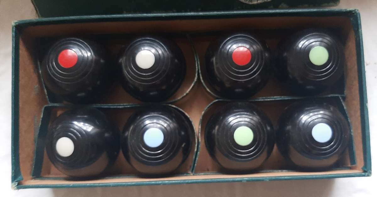 SET OF BANDA INDOOR CARPET BOWLS IN ORIGINAL BOX