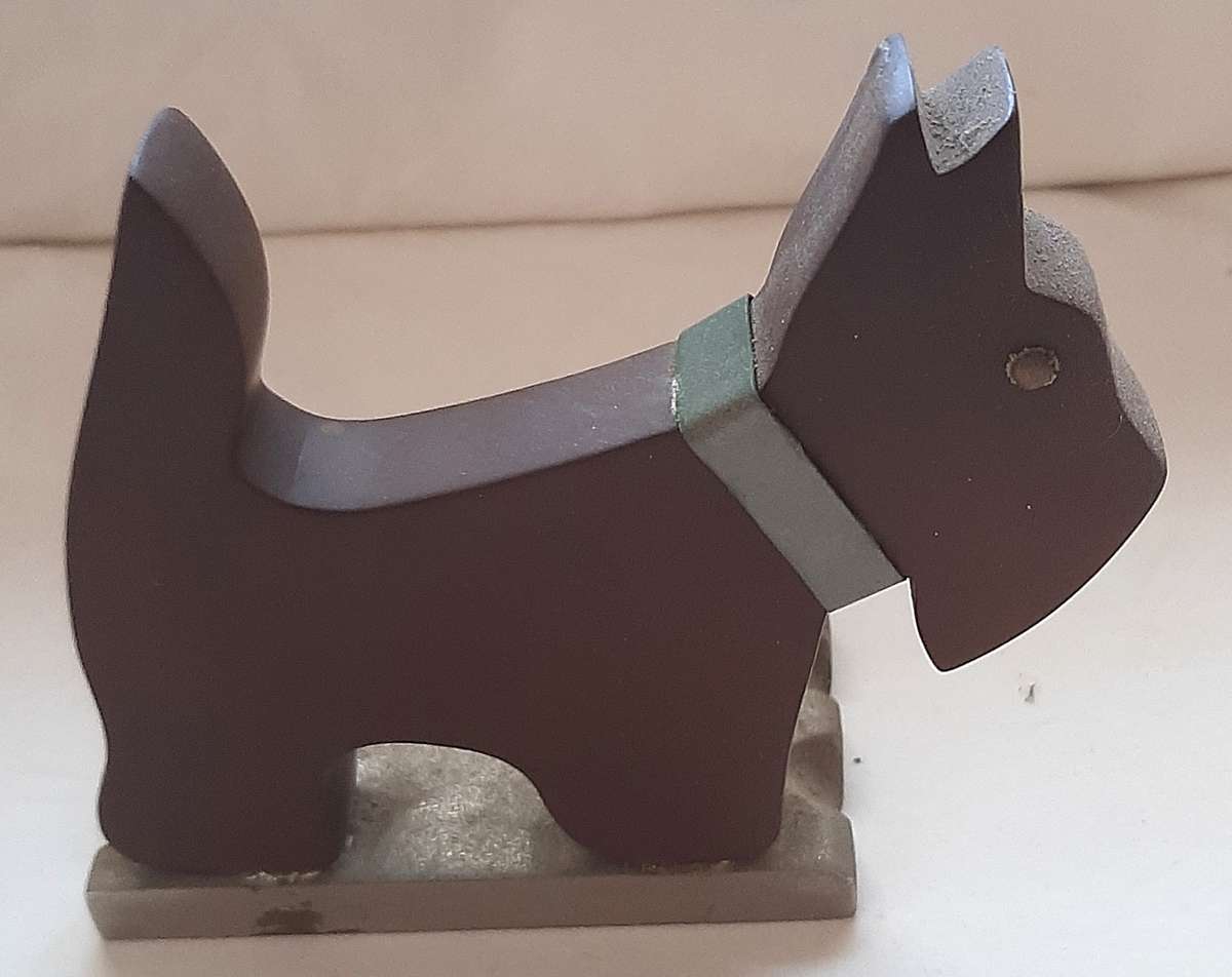 1930S ART DECO BAKELITE AND METAL SCOTTIE DOG PAPERWEIHT