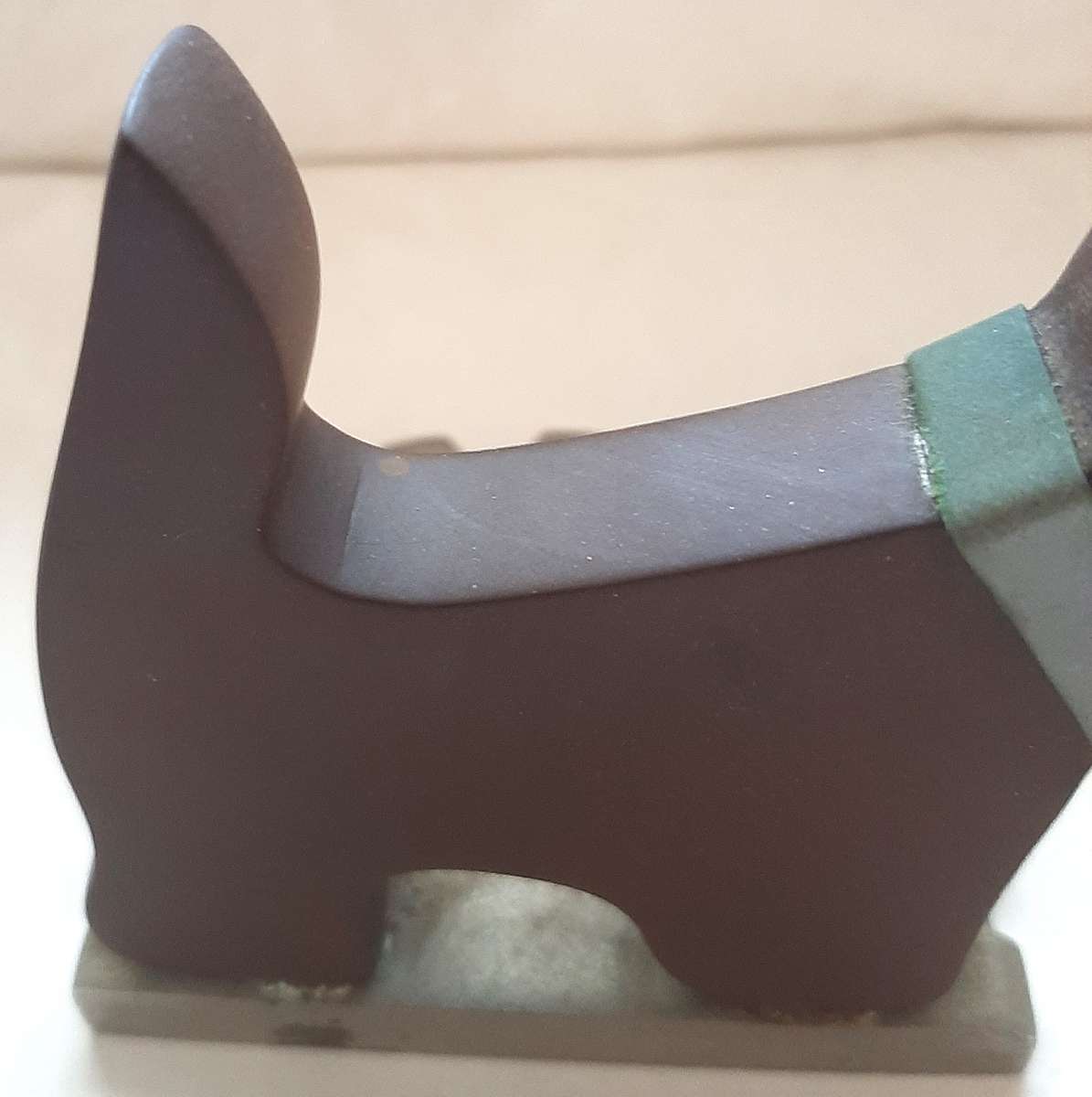 1930S ART DECO BAKELITE AND METAL SCOTTIE DOG PAPERWEIHT