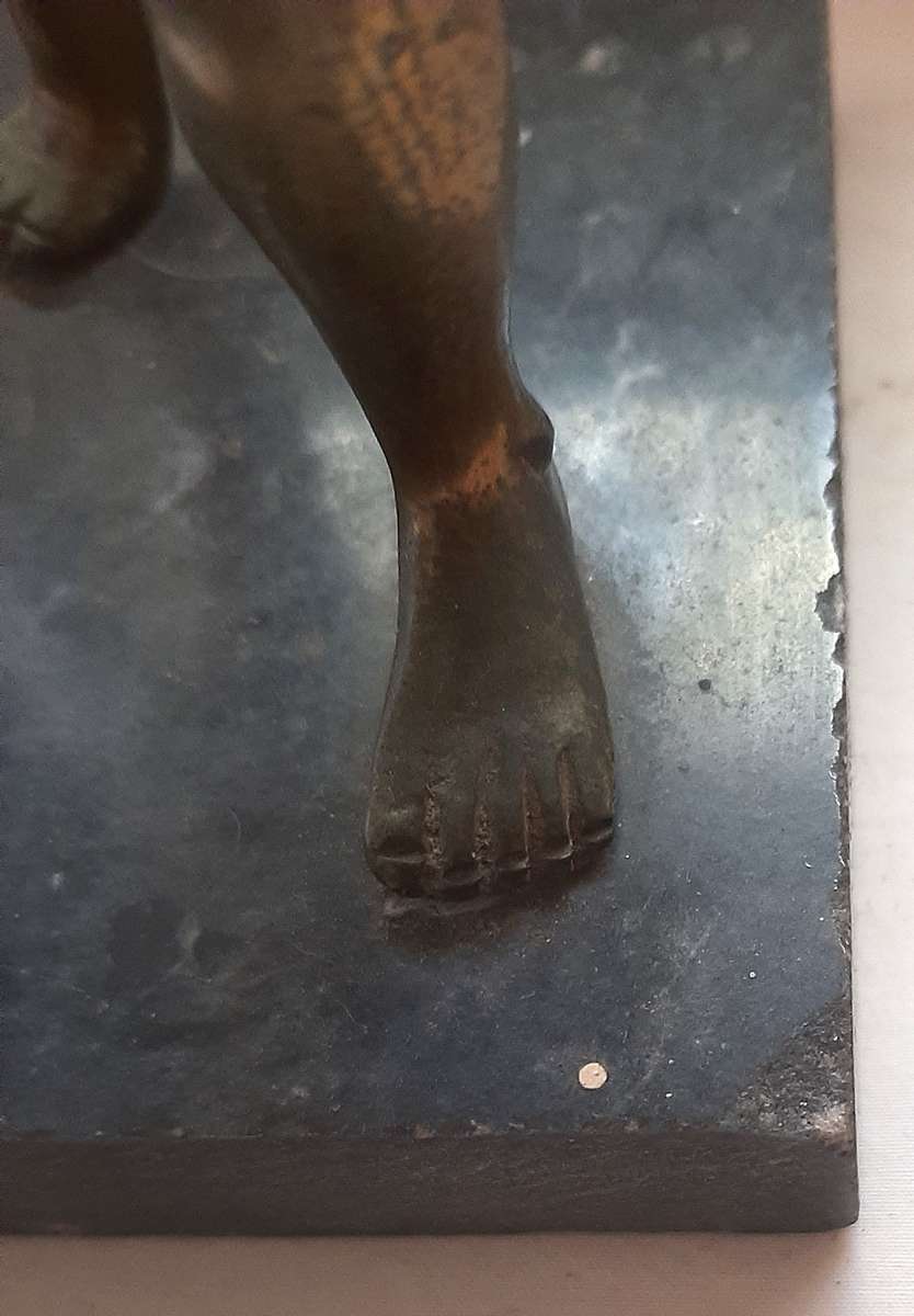 BRONZE NAKED MALE DISCUS THROWER STATUETTE ON MARBLE BASE