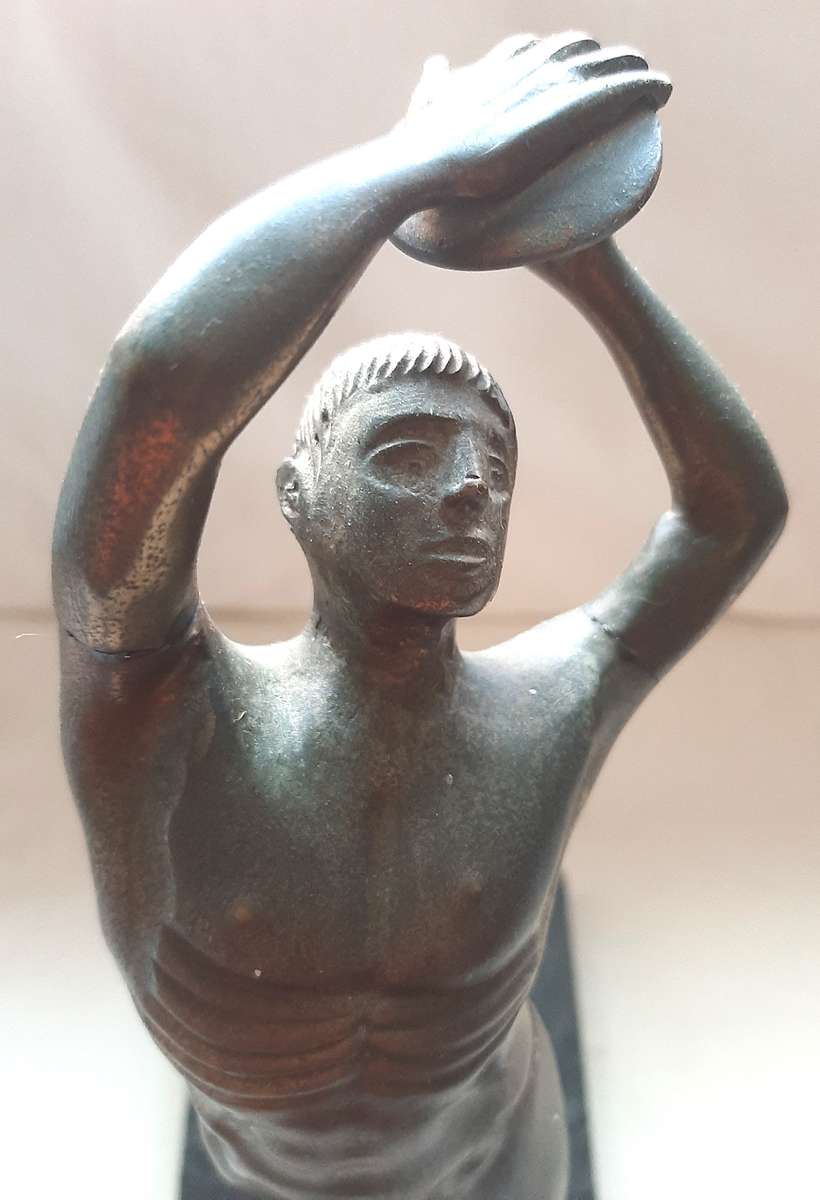 BRONZE NAKED MALE DISCUS THROWER STATUETTE ON MARBLE BASE