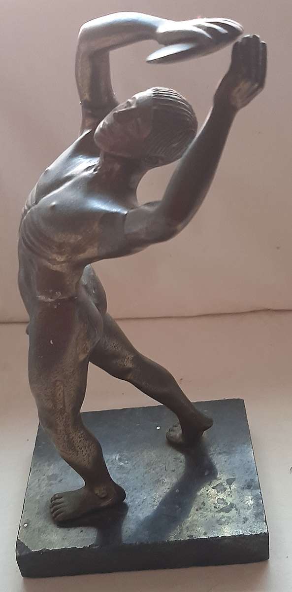 BRONZE NAKED MALE DISCUS THROWER STATUETTE ON MARBLE BASE