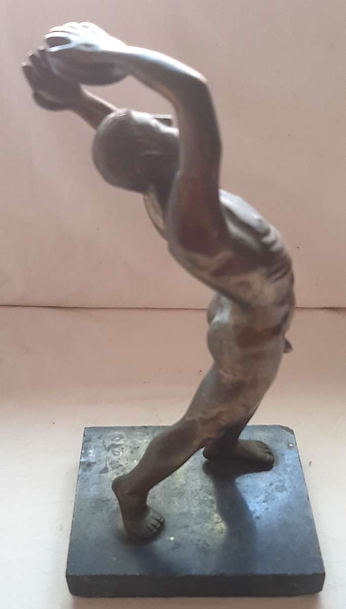 BRONZE NAKED MALE DISCUS THROWER STATUETTE ON MARBLE BASE