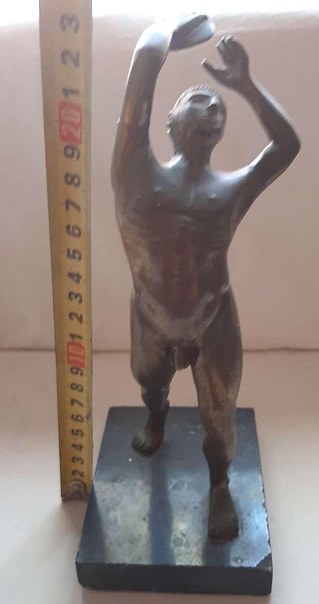 BRONZE NAKED MALE DISCUS THROWER STATUETTE ON MARBLE BASE