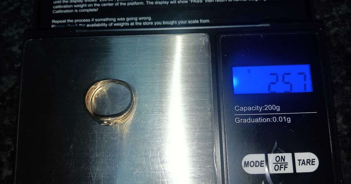 9ct Gold and Diamond ring