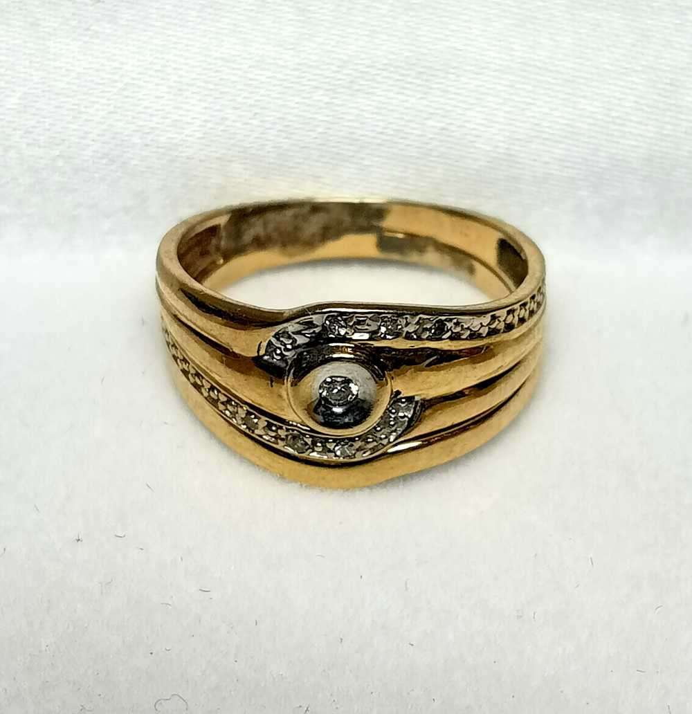 9ct Gold and Diamond ring