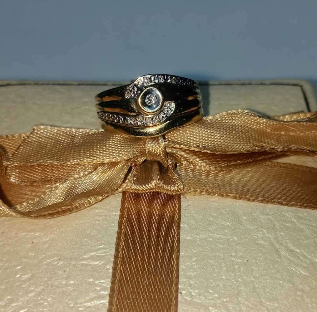 9ct Gold and Diamond ring