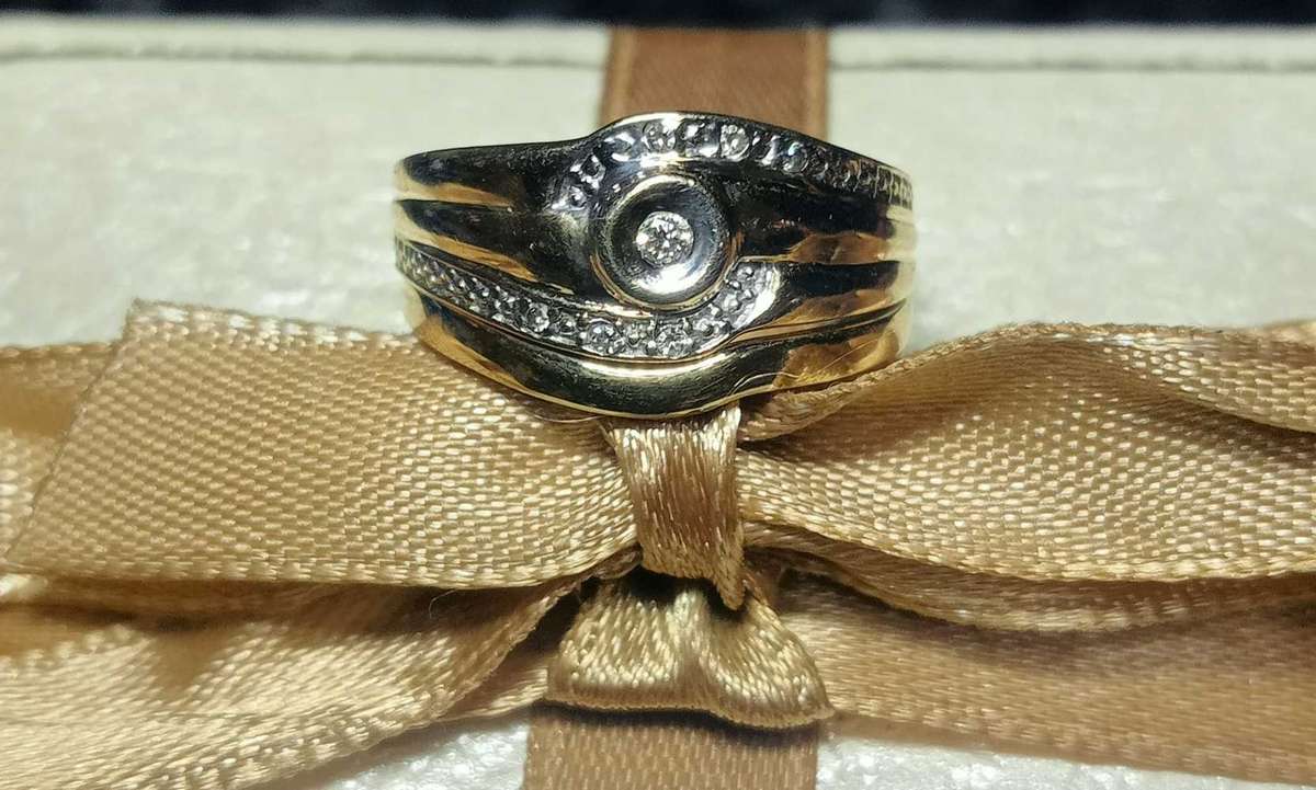 9ct Gold and Diamond ring