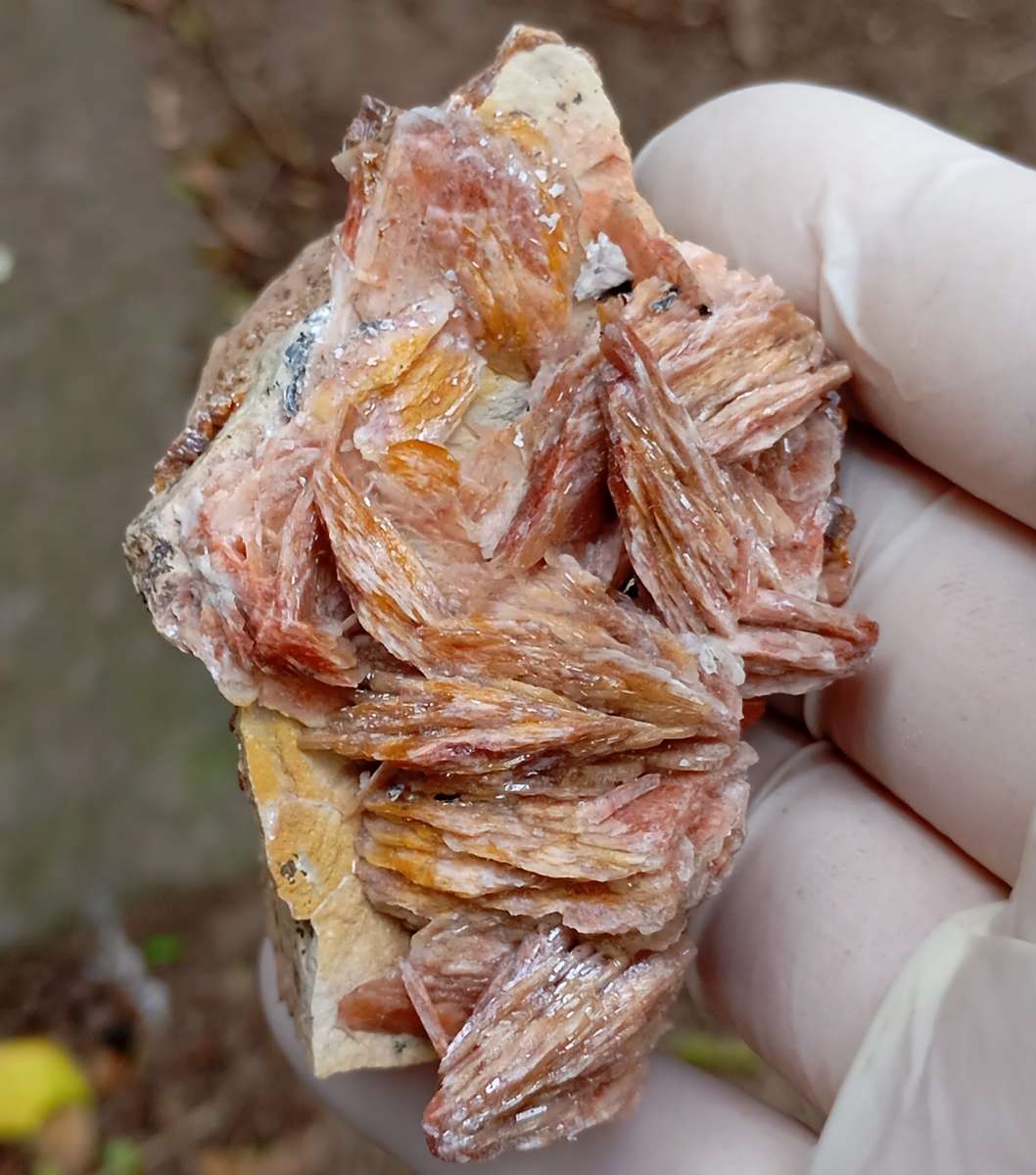 Vanadinite baryte goethite - Mibladen mining district Morocca