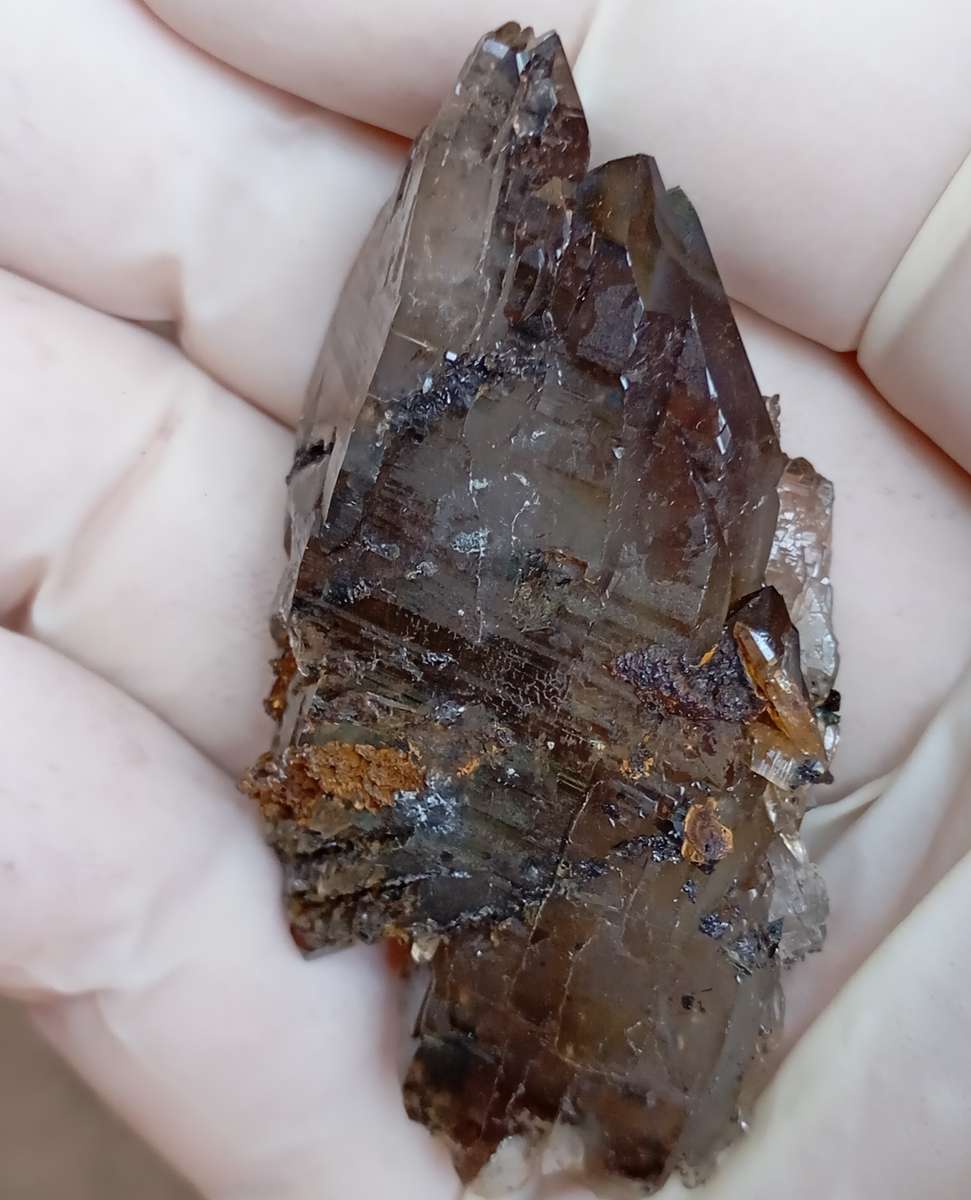 Floater aegirine illmenite feldspar quartz - Zomba Plateau Mount Malosa Malawi