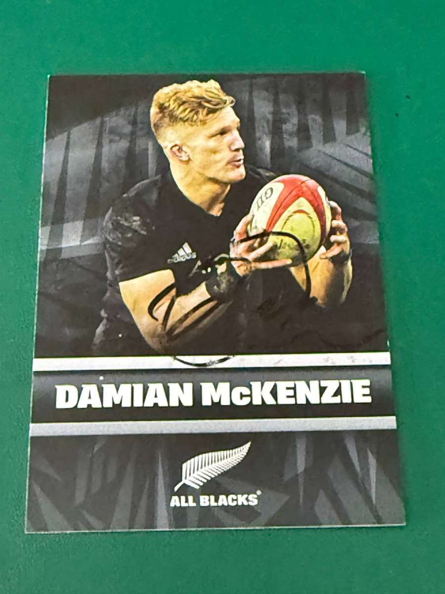 Rugby Card - *SIGNED* Damian McKenzie 2017 NZ Tap and Play Rugby Card