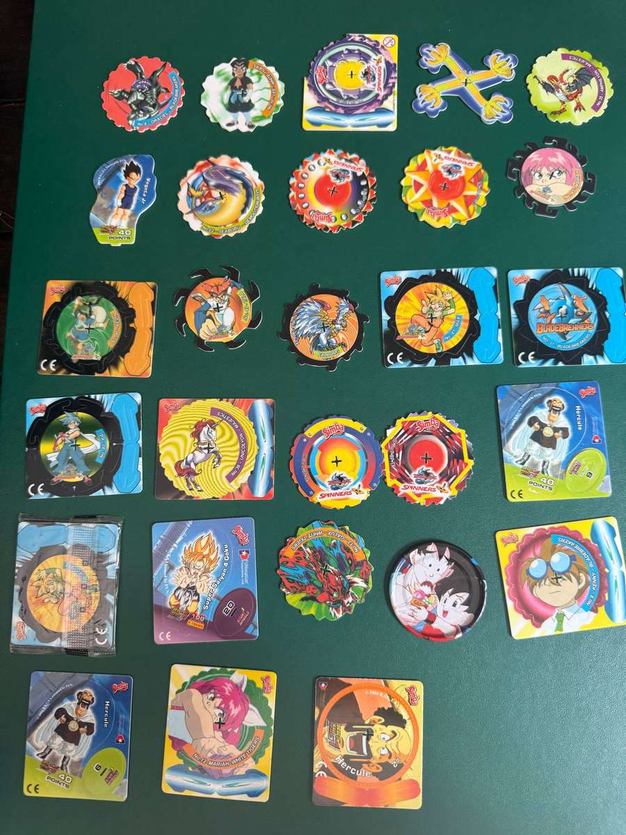Random bundle of tazos * 28 (Dragonball Z/Beyblade etc)
