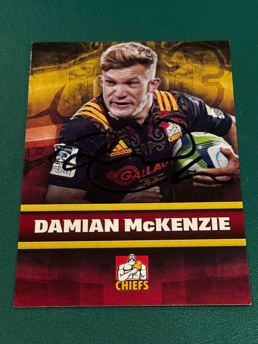 Rugby Card - *SIGNED* Damian Mckenzie 2017 NZ Tap and Play Rugby Card