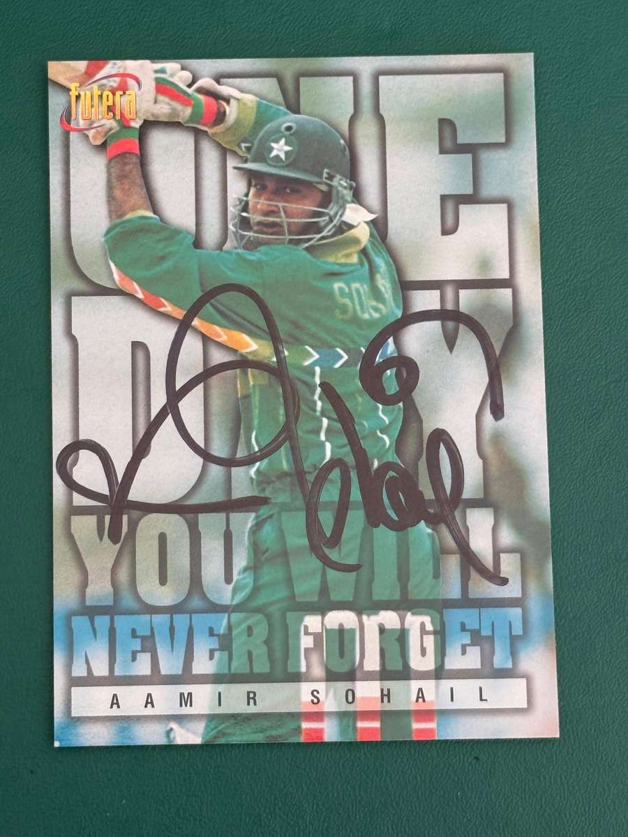 Cricket Card - *SIGNED* Aamir Sohail (Nr63) 1996 Futera Cricket Card
