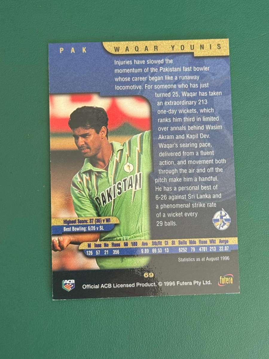 Cricket Card - *SIGNED* Waqar Younis (Nr69) 1996 Futera Cricket Card