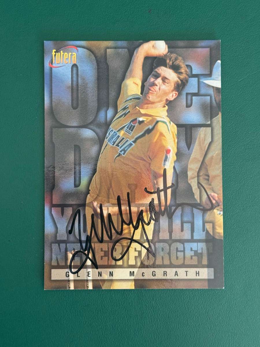 Cricket Card - *SIGNED* Glenn McGrath (Nr68) 1996 Futera Cricket Card