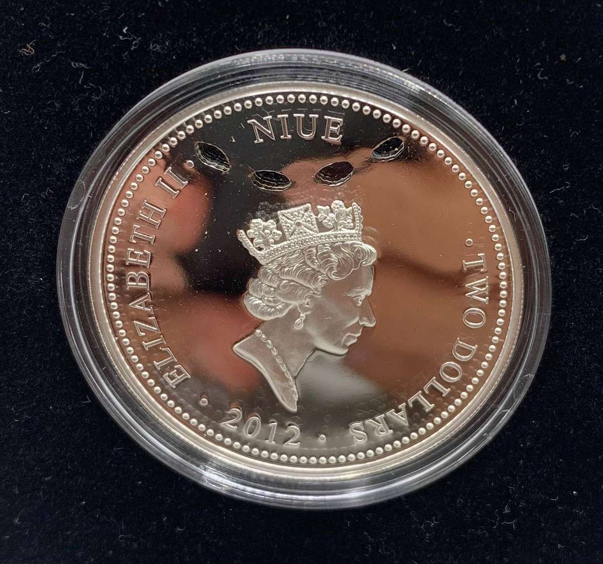 (  MOST CREATIVE  )    2012  GREAT WHITE SHARK  1oz SILVER WITH A SPECIAL FEATURE OF REAL WATER